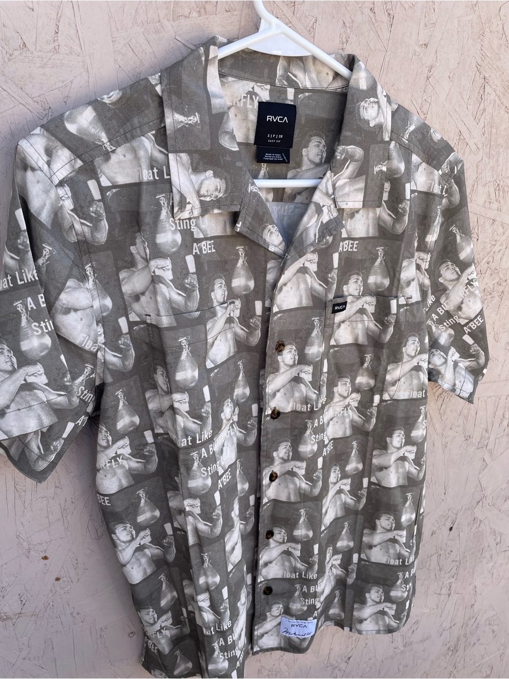 Muhammad Ali x RVCA Float Sting Button Down Men’s Small Short Sleeve NWT